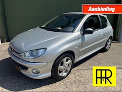 Peugeot 206 - 1.6-16V Quiksilver Lage km-stand