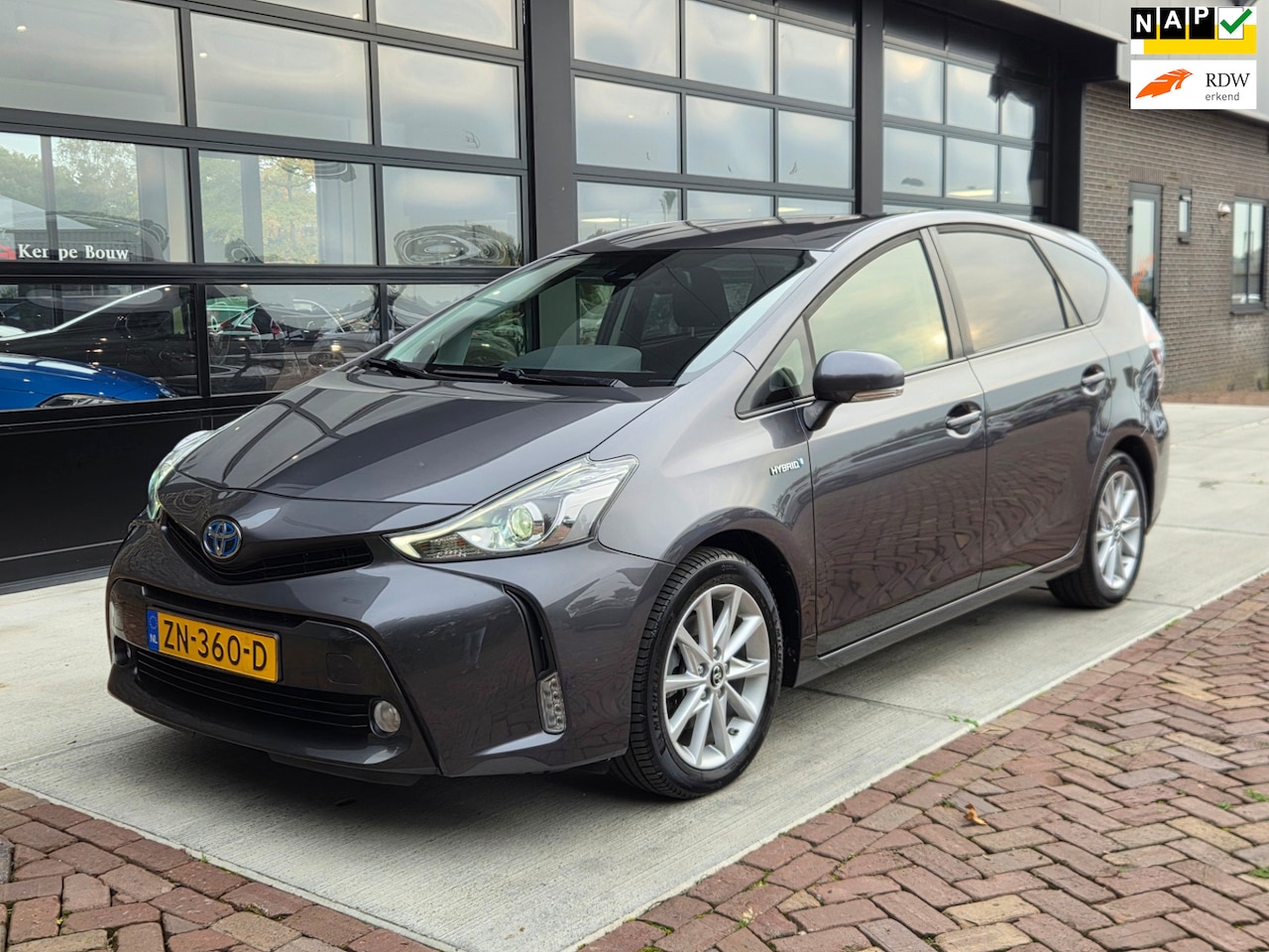 Toyota Prius - 1.8 Dynamic | 1/2 Leer | Navi | Camera | Stoelver | - AutoWereld.nl