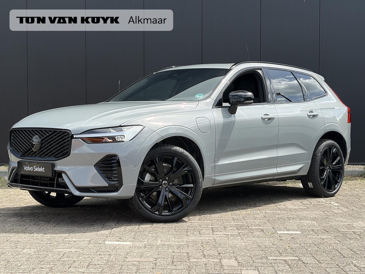 Volvo XC60 - 2.0 T6 Plug-in hybrid AWD Ultra Black Edition / Luchtvering/ Head up display/ 360 camera / - AutoWereld.nl