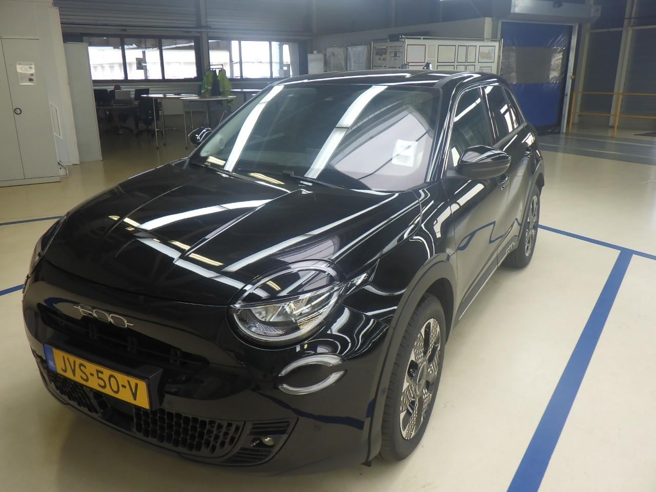 Fiat 600e - La Prima 54 kWh | Navigatie | Stoelverwarming | Elektr. Achterklep | Dodehoekdetectie | !! - AutoWereld.nl