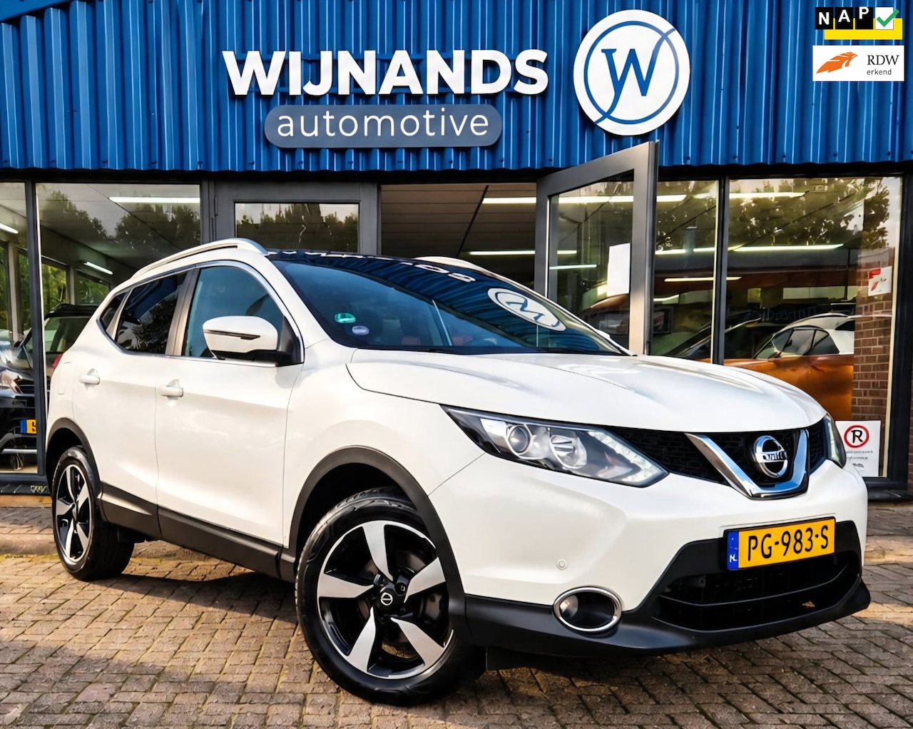 Nissan Qashqai - 1.6 N-Vision Trekhaak Panoramadak Alcantara - AutoWereld.nl