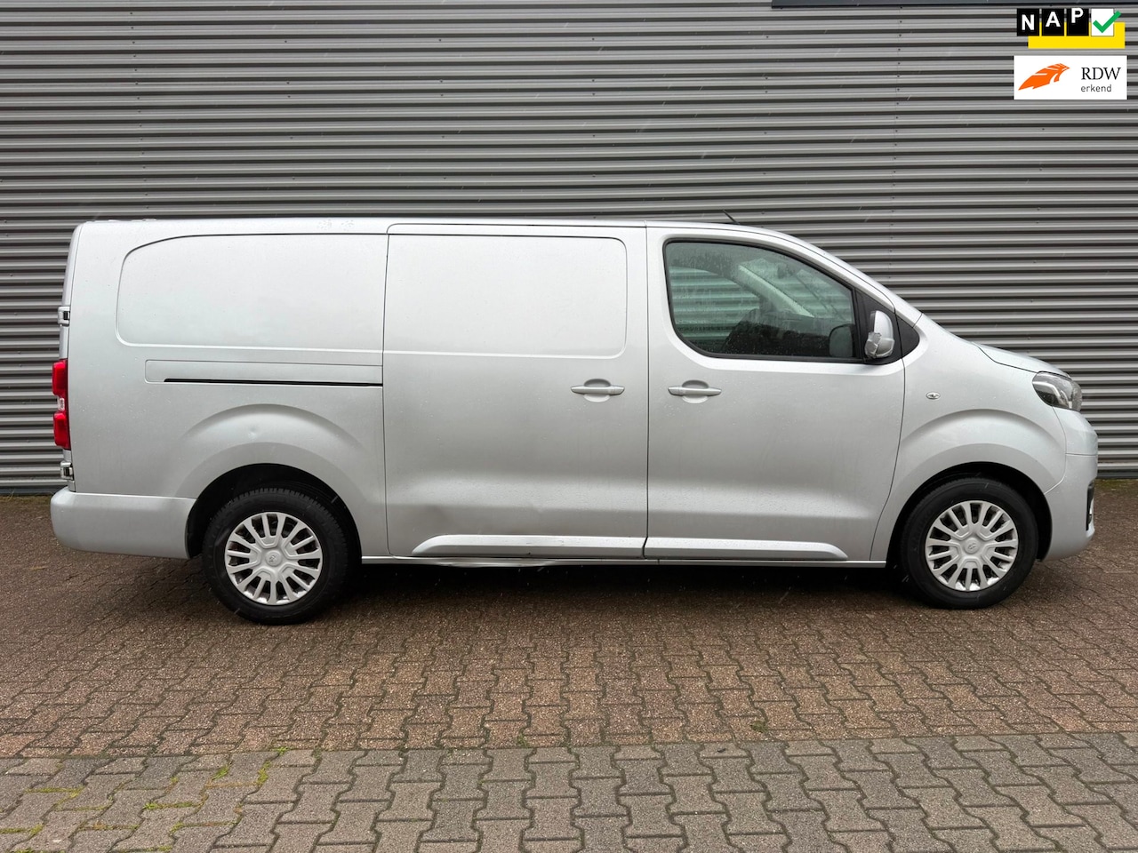 Toyota PROACE Long Worker - 2.0 D-4D Professional 167.404km DUBBELE SCHUIFDEUREN KEYLESS Trekhaak - AutoWereld.nl