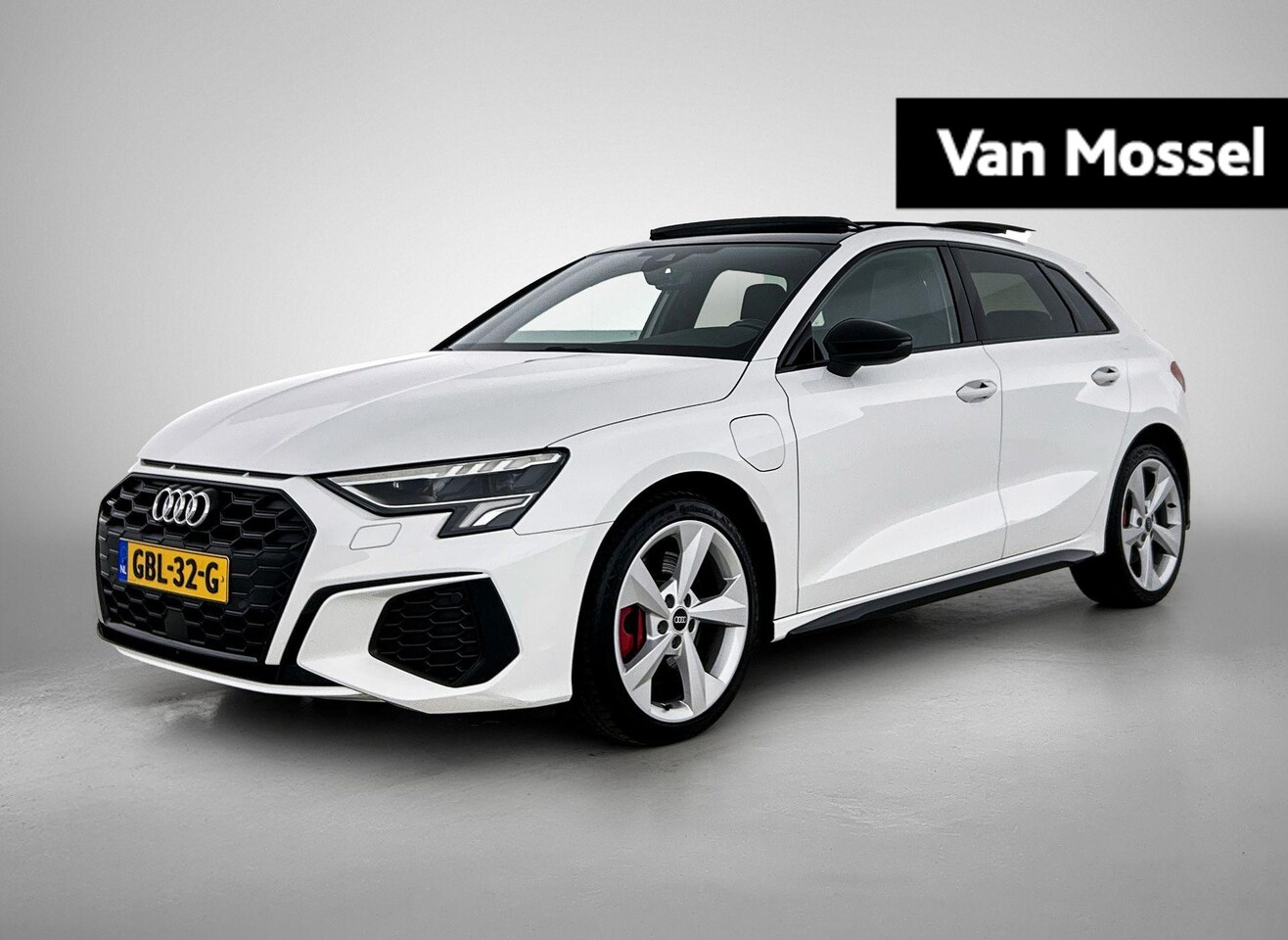Audi A3 Sportback - 45 TFSI e S edition Competition 245 PK | S-line | Panoramadak | Cruise control | Stoelverw - AutoWereld.nl