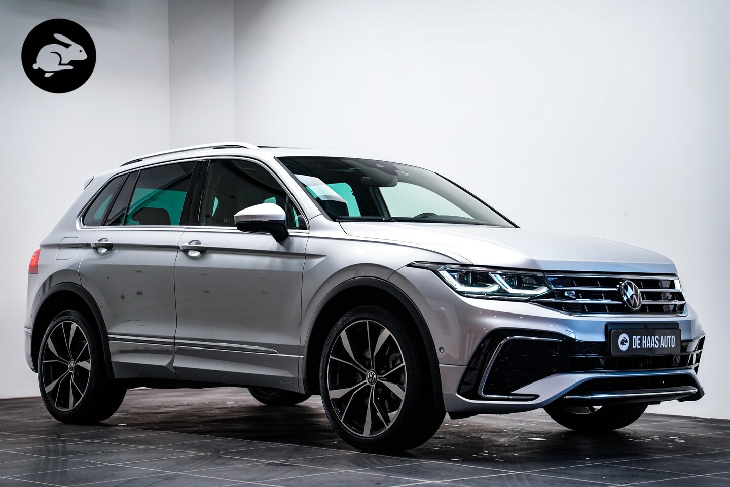 Volkswagen Tiguan - 1.4 TSI eHybrid R-Line|Pano dak|Leder|20 inch|Elektr stoel - AutoWereld.nl