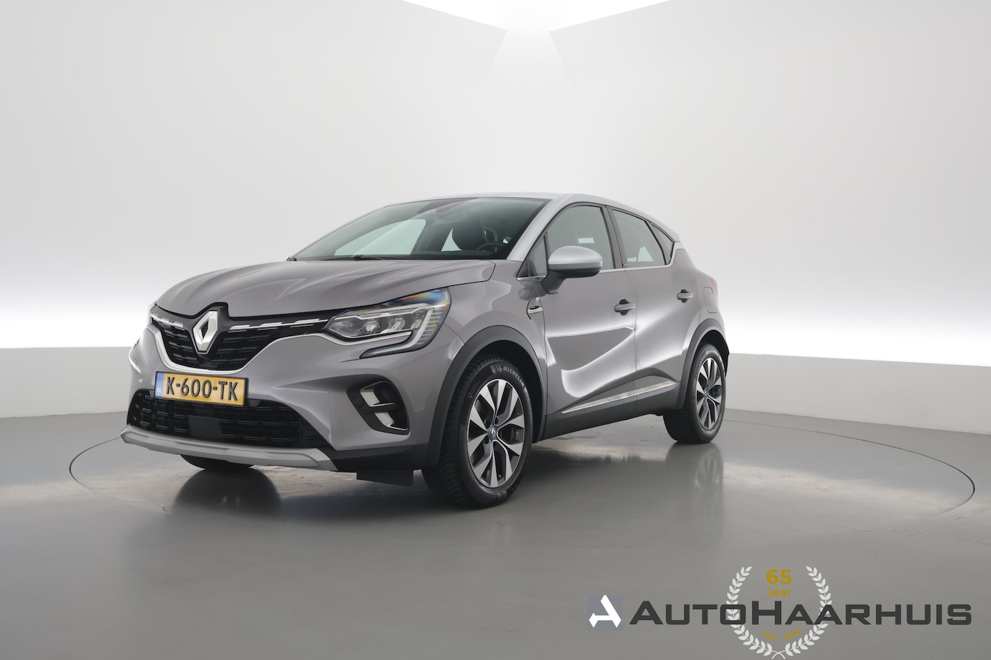 Renault Captur - 1.6 E-Tech Plug-in Hybrid 160 Intens | Rijklaar! | SOH 86% | Cruise Control | Camera | Key - AutoWereld.nl