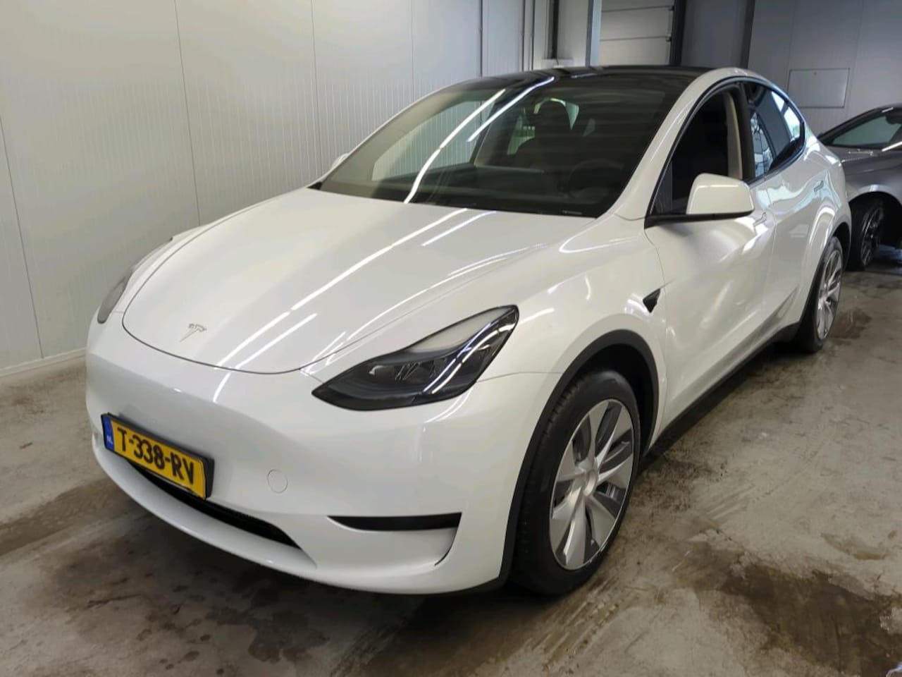 Tesla Model Y - Standard RWD Plus 299pk 92,1% SoH [ TREKHAAK+AMD RYZEN+LFP+AUTOPILOT+19 INCH+PREMIUM AUDIO - AutoWereld.nl