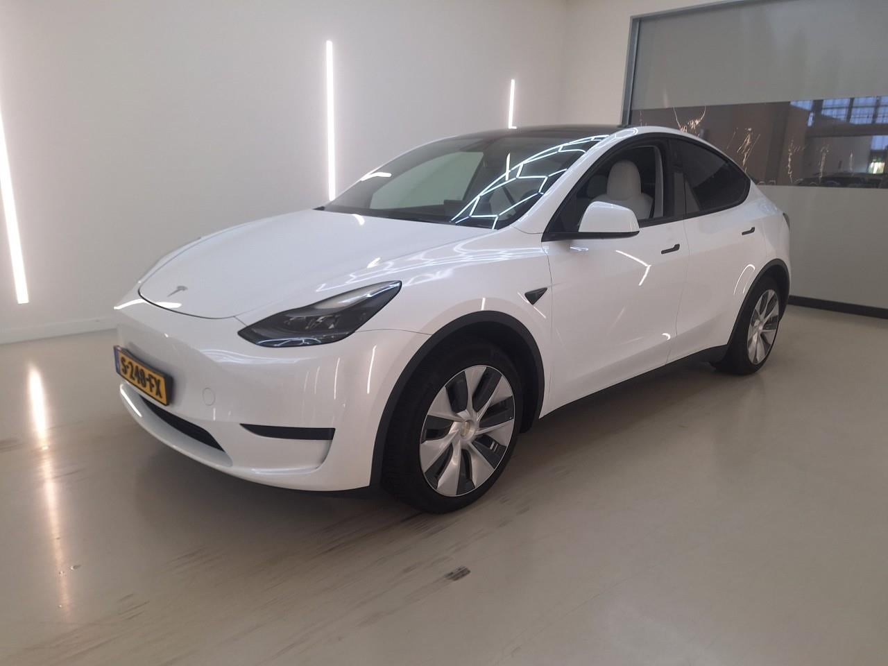 Tesla Model Y - Standard RWD Plus 351pk [ WIT LEDER+LFP ACCU+AUTOPILOT+19 INCH+PREMIUM AUDIO ] - AutoWereld.nl