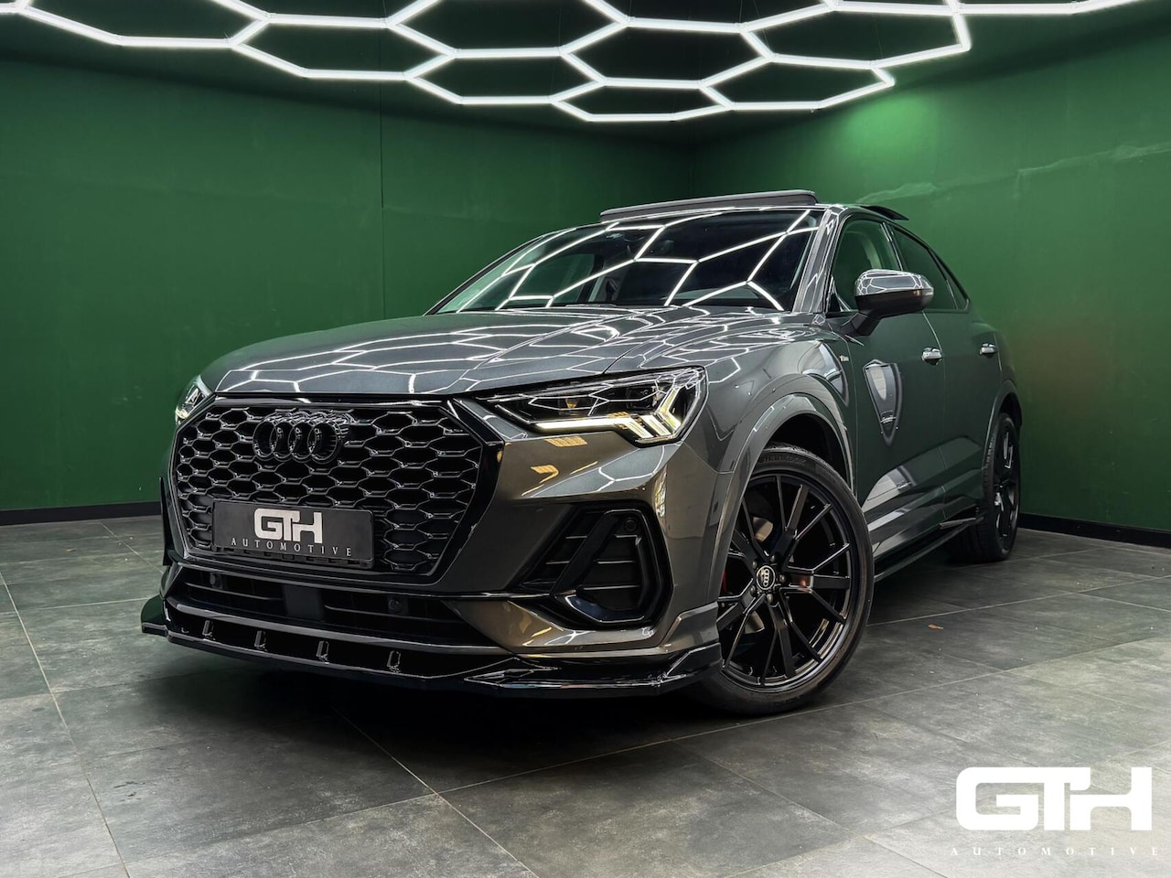 Audi Q3 - 35 TFSI S-Line Carplay | Camera | Keyless | Pano - AutoWereld.nl