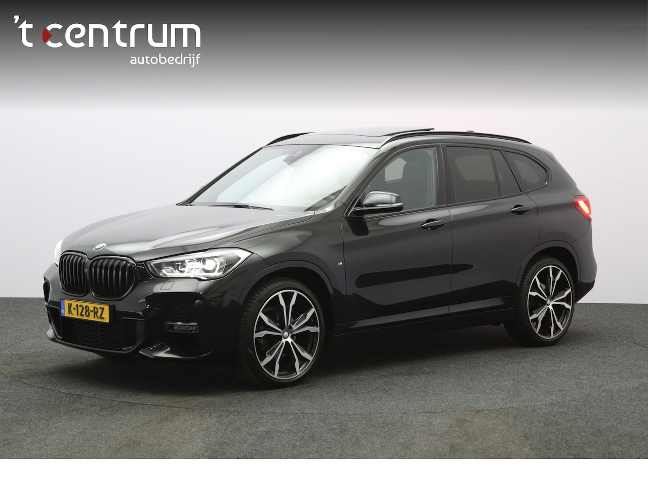 BMW X1 - sDrive18i 140 PK Automaat M-Sport Executive Edition, Panoramadak, Camera, Cruise Control - AutoWereld.nl