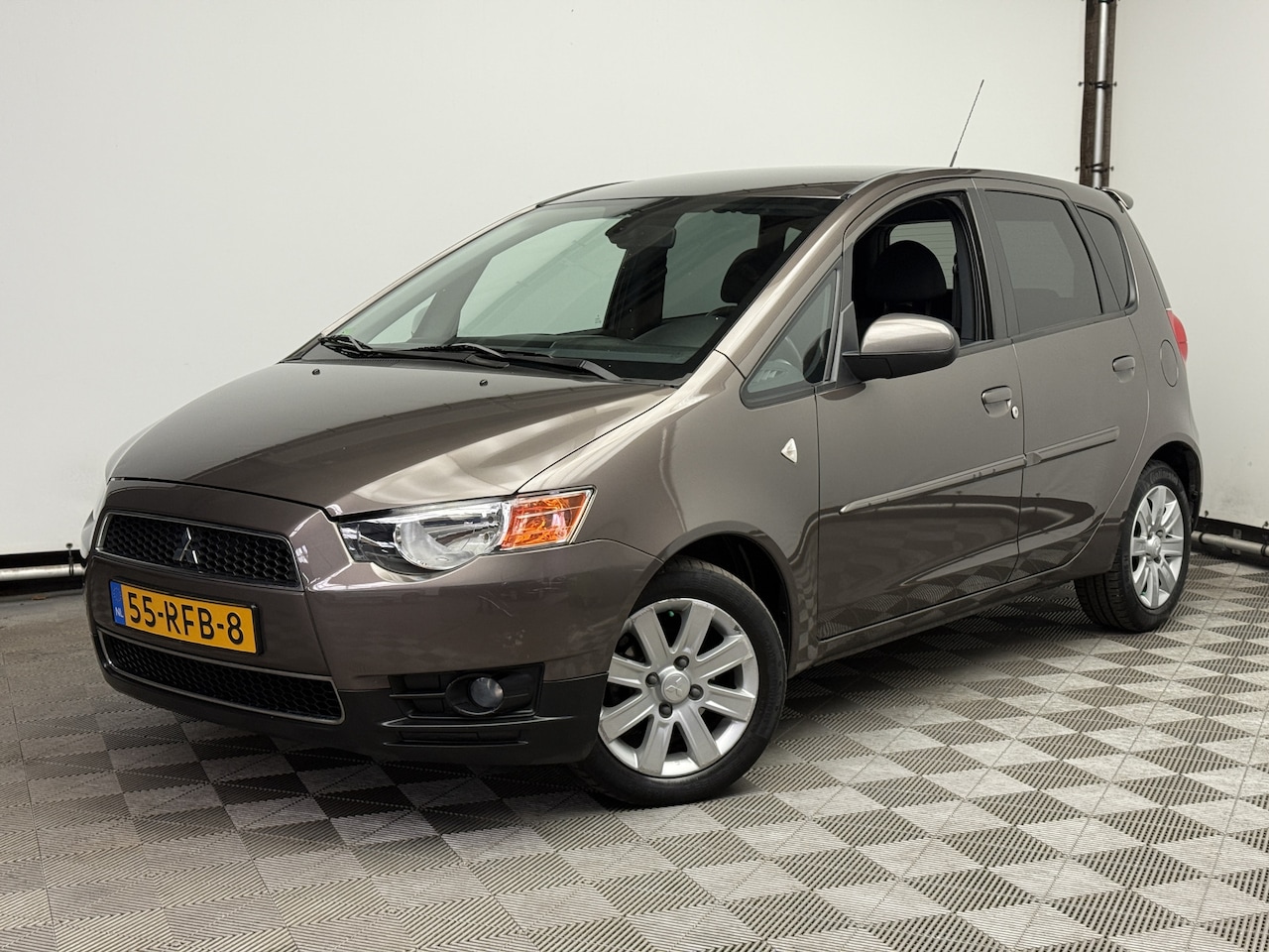 Mitsubishi Colt - 1.3 Edition Two 5-drs Airco LM16" Cruise 1e Eigenaar - AutoWereld.nl