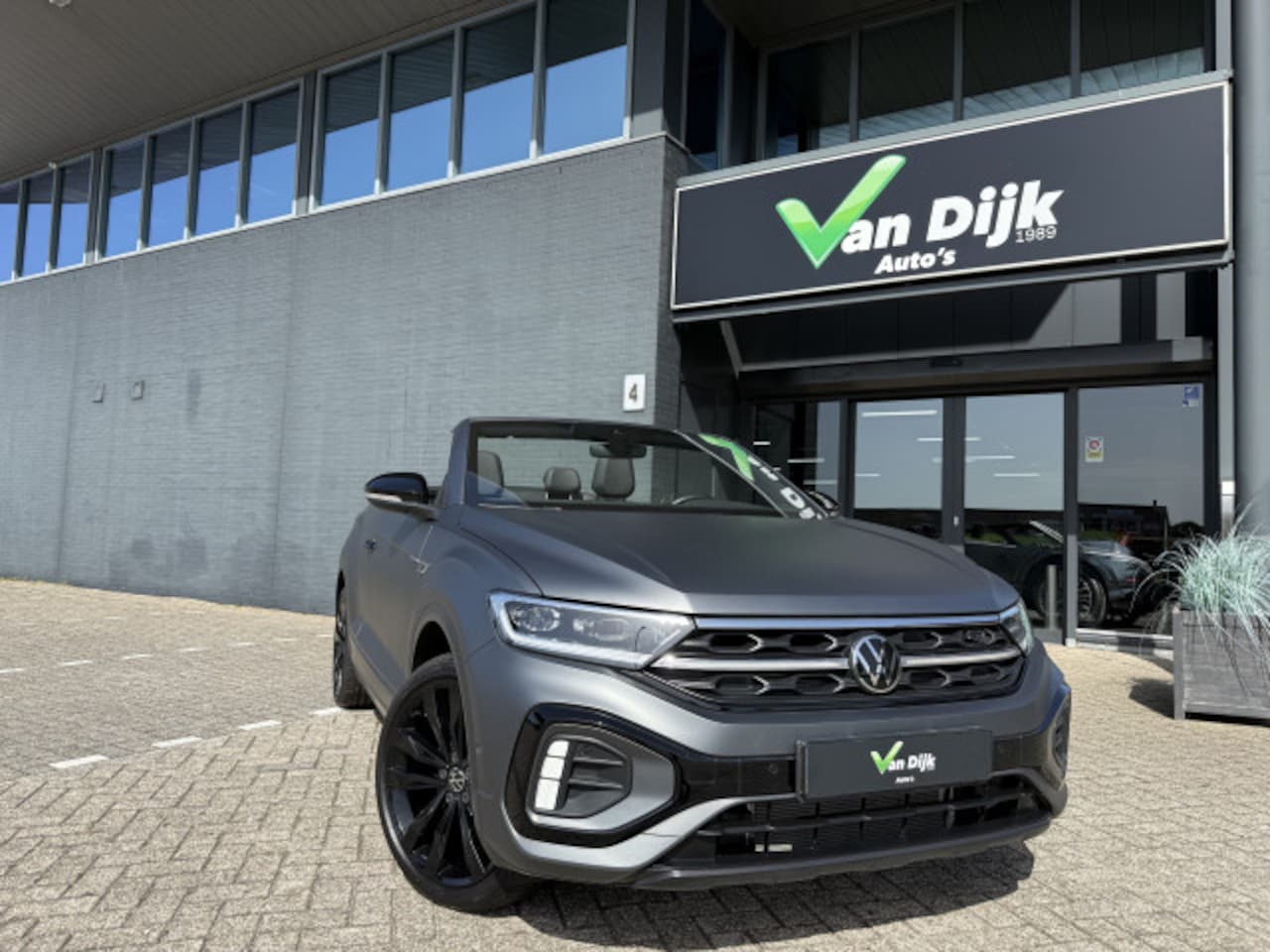 Volkswagen T-Roc Cabrio - 1.5 TSI R-Line Edition Grey Navi Camera Trekhaak - AutoWereld.nl