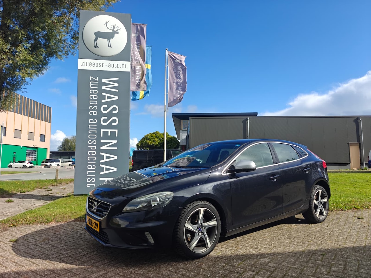Volvo V40 - T3 R-Design | Rijklaarprijs | Trekhaak | - AutoWereld.nl