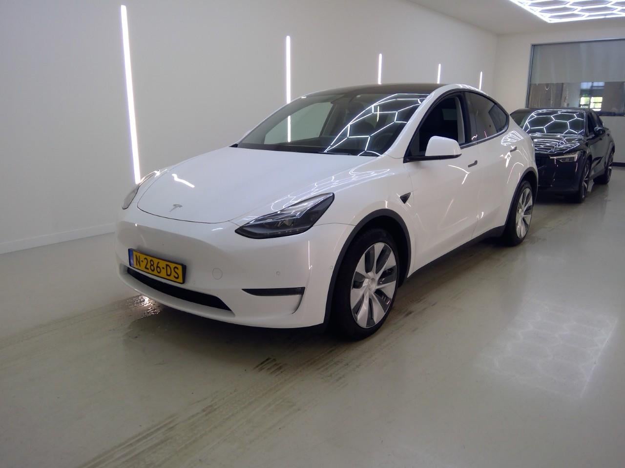 Tesla Model Y - Long Range AWD 75kWh 351pk 92.4% SoH [ AUTOPILOT+19 INCH+PREMIUM AUDIO ] - AutoWereld.nl