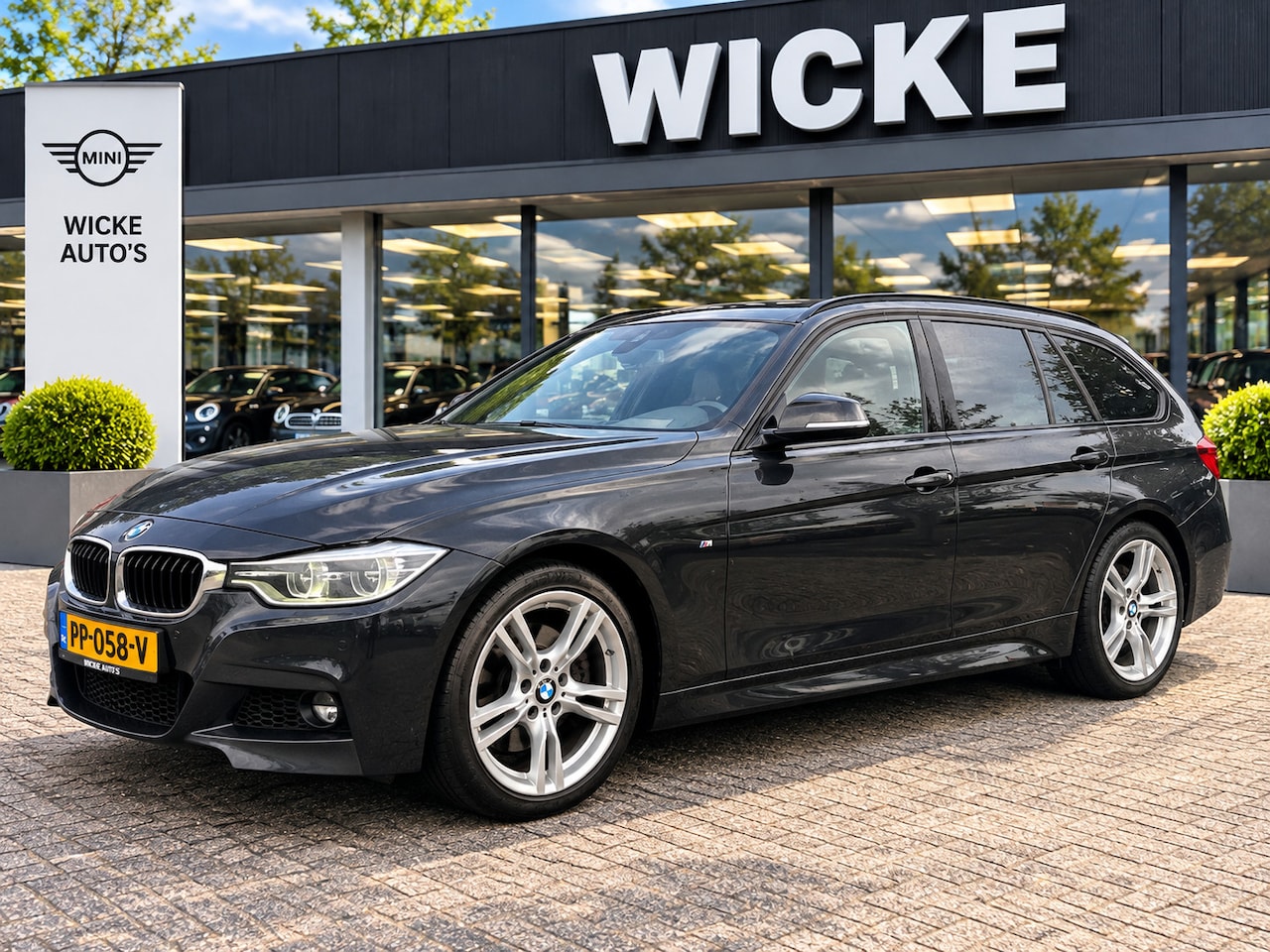 BMW 3-serie Touring - 318i M Sport Edition Panorama AUT Leder PDC - AutoWereld.nl