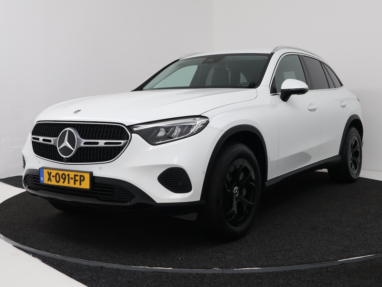 Mercedes-Benz GLC-klasse - 300e 4MATIC Business Line | 1e eigenaar | NL auto | Trekhaak - AutoWereld.nl