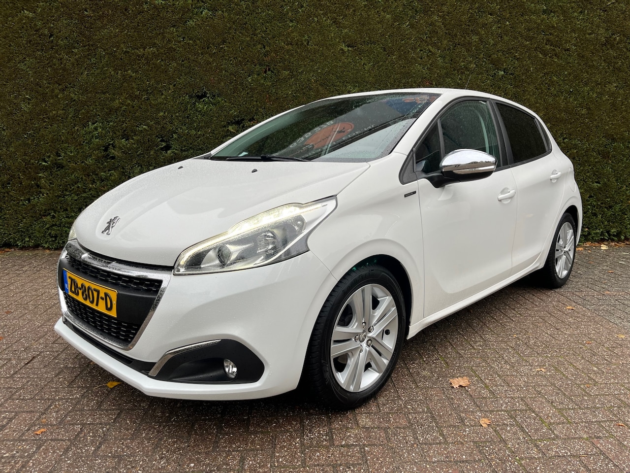 Peugeot 208 - 1.2 Signature Carplay, Cruise, PDC, Navi , Eerste eigenaar ! - AutoWereld.nl