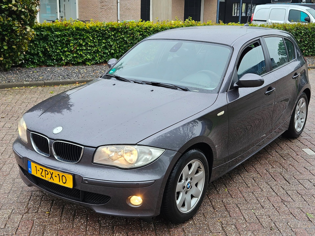 BMW 1-serie - 116i Executive apk 12-03-2027 - AutoWereld.nl