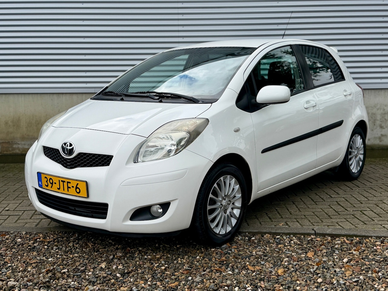 Toyota Yaris - 1.3 VVTi Dynamic 101pk [1e eig, dealer oh, cruise,airco ] - AutoWereld.nl