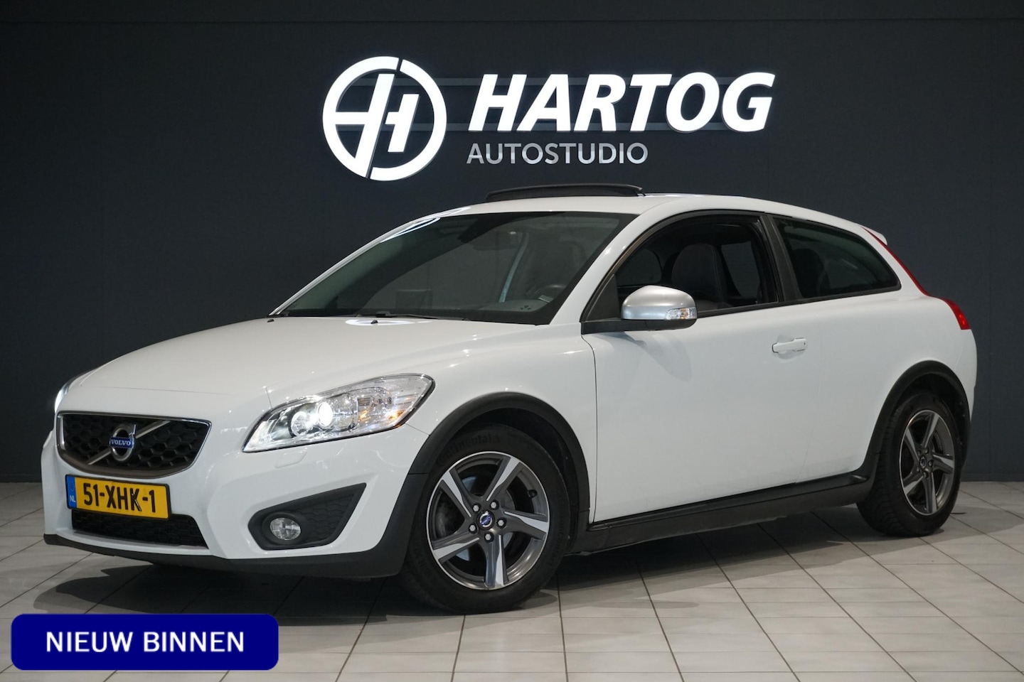Volvo C30 - 1.6 D2 R-edition + PANO / NAVI / LEDER / XENON / STOELVERWARMING - AutoWereld.nl