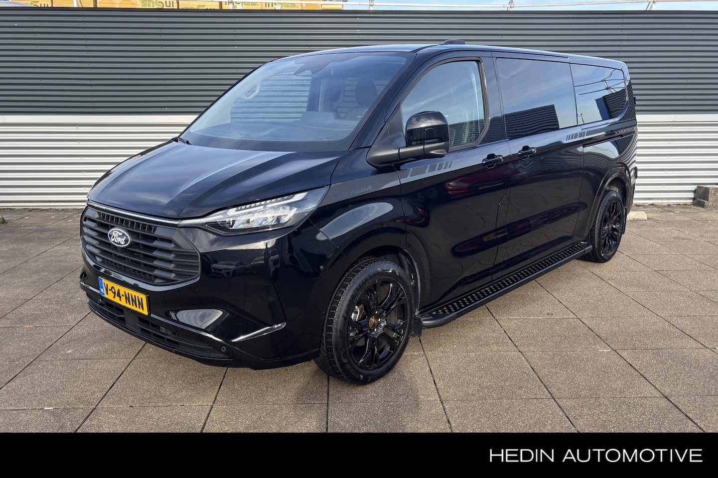 Ford Transit Custom - 320 2.5 PHEV L2H1 Black Platinum DC 320 2.5 PHEV L2H1 Black Platinum DC - AutoWereld.nl