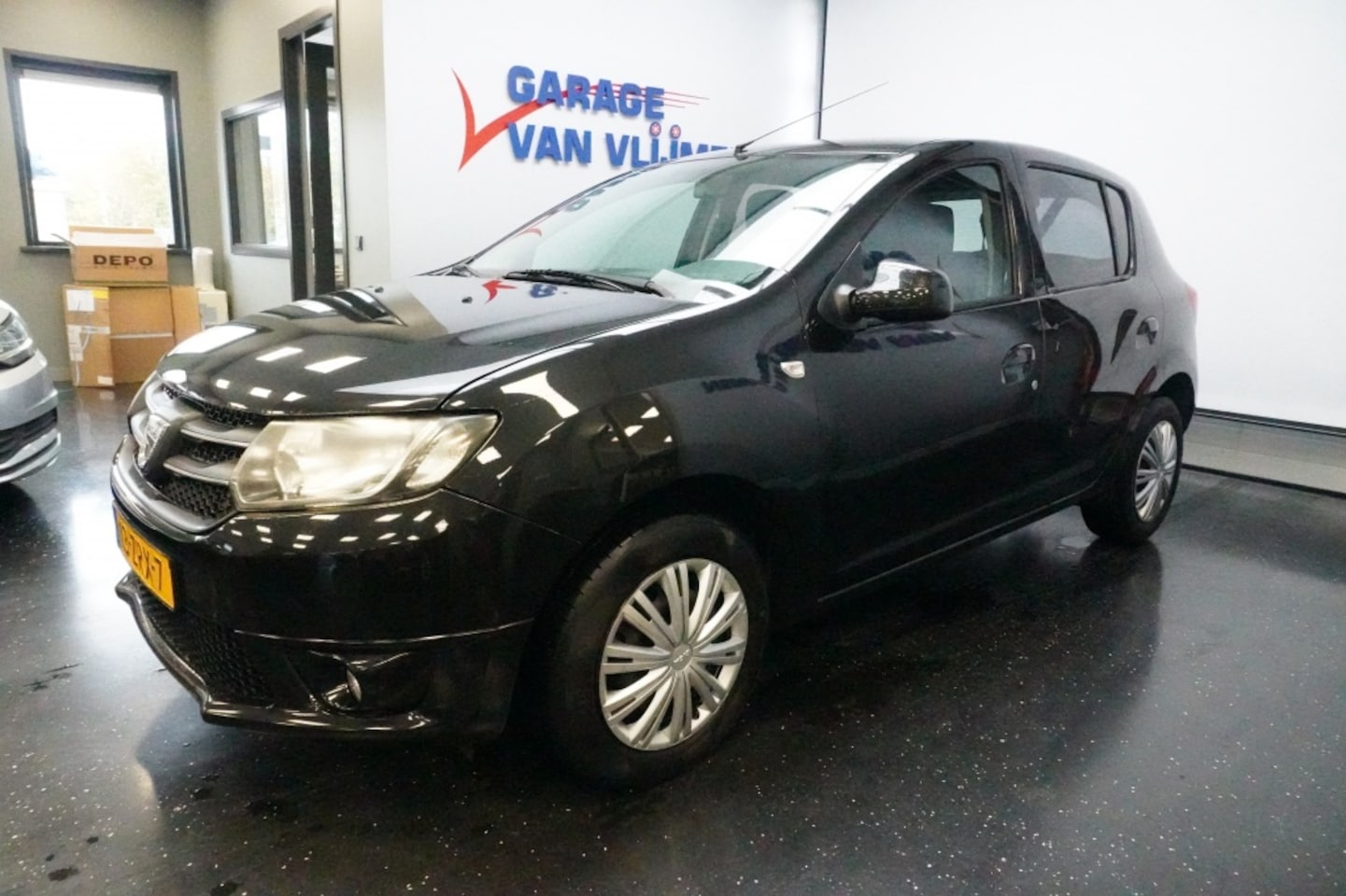 Dacia Sandero - 0.9 TCe Lauréate Airco/Navi/PDC/Trekhaak - AutoWereld.nl