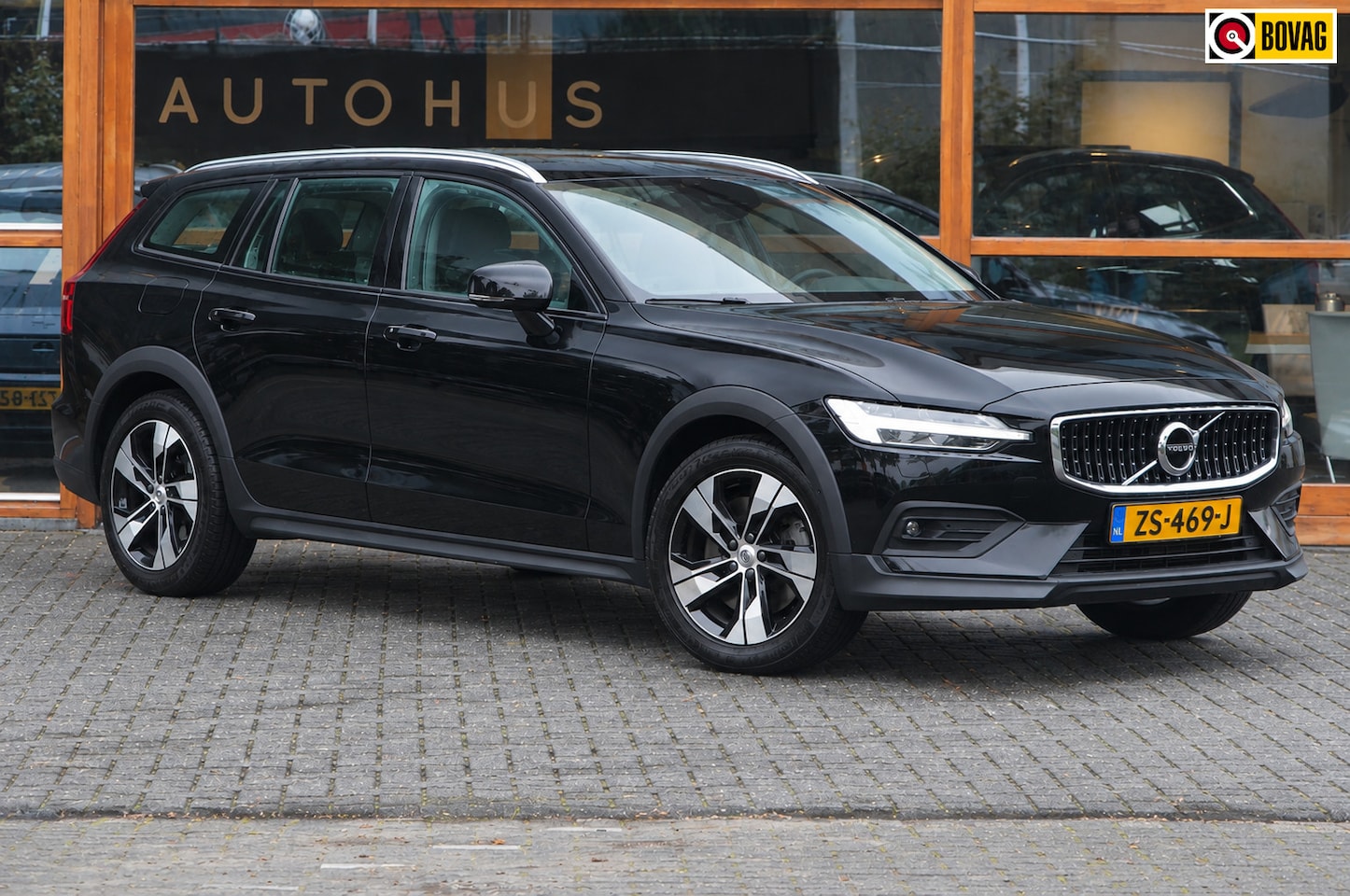 Volvo V60 Cross Country - D4 AWD Intro Edition | Adaptive Cruise | BLIS | Stoel + Stuur Verwarming | 1e Eigenaar | - AutoWereld.nl