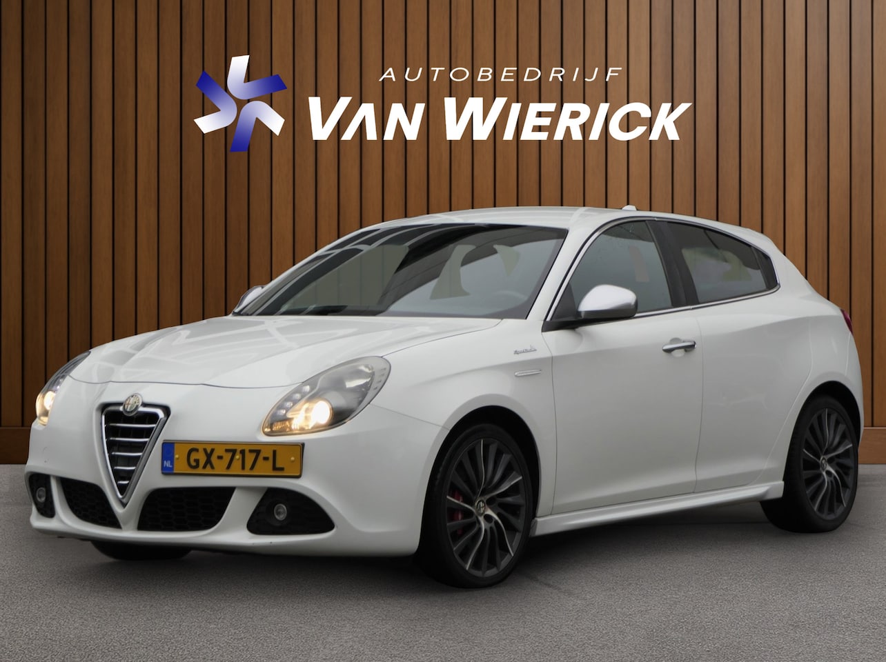 Alfa Romeo Giulietta - 1.4 T Distinctive 5-Deurs 120PK! | Xenon | Cruise | Sportstoelen | Clima | LM Velgen - AutoWereld.nl