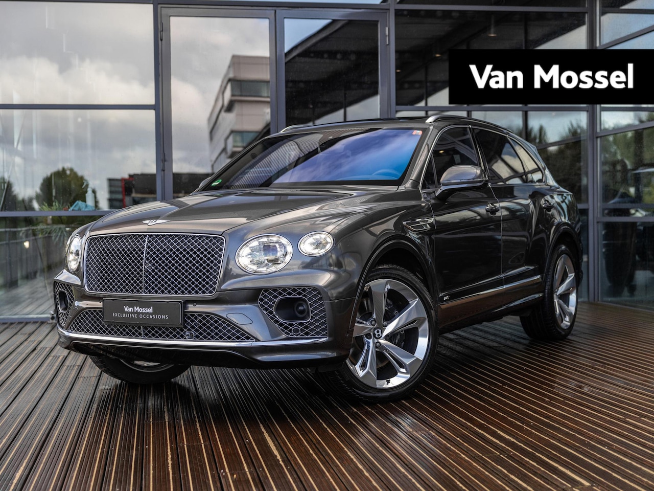 Bentley Bentayga - 4.0 V8 | TOUR PAKKET | CITY PAKKET | NAIM SOUND | 22 INCH | PANORAMA/SCHUIF-KANTELDAK | HE - AutoWereld.nl