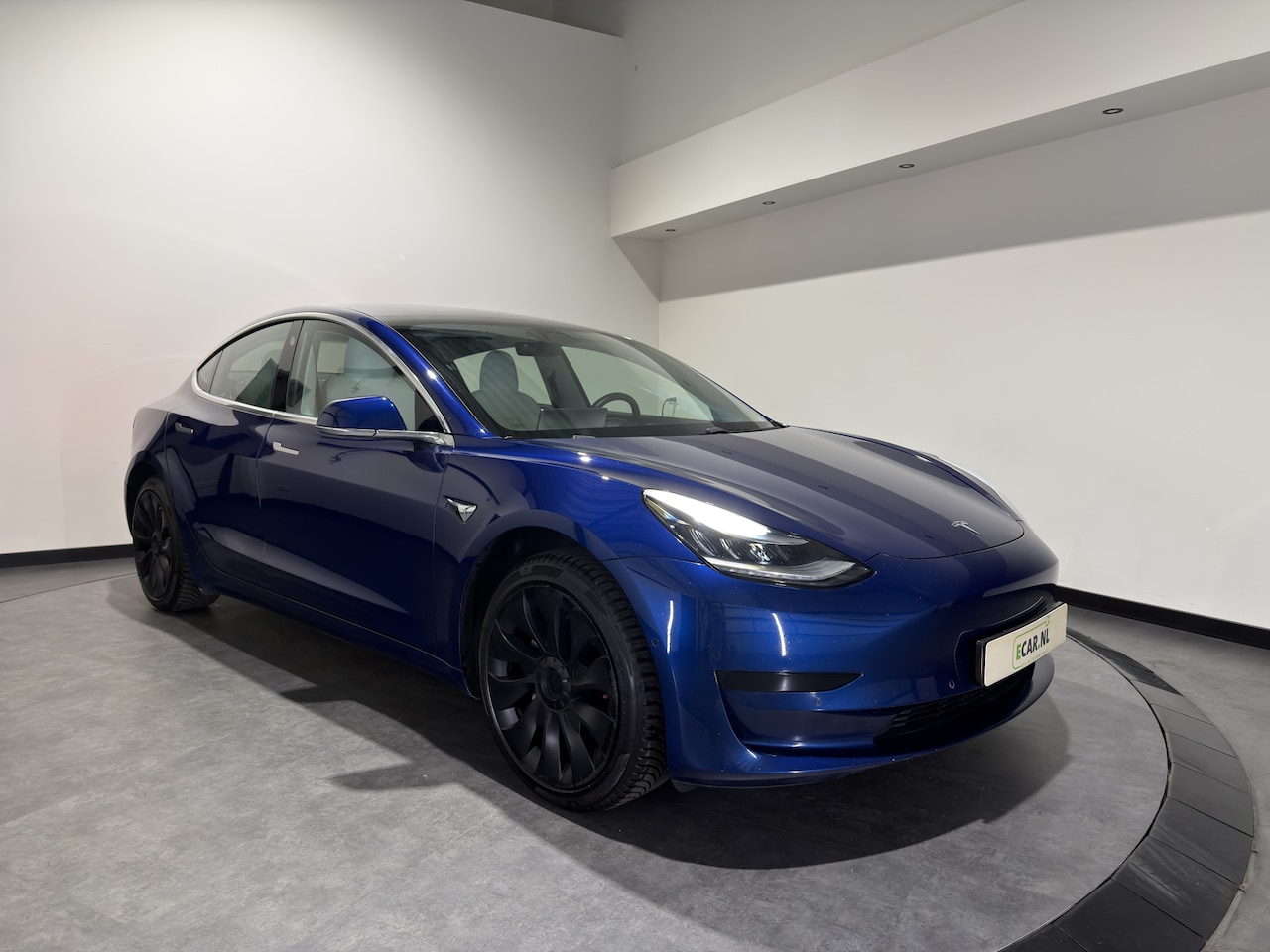 Tesla Model 3 - Standard RWD Plus 60 kWh | Premium wit interieur | Trekhaak | ACC | Keurige auto - AutoWereld.nl