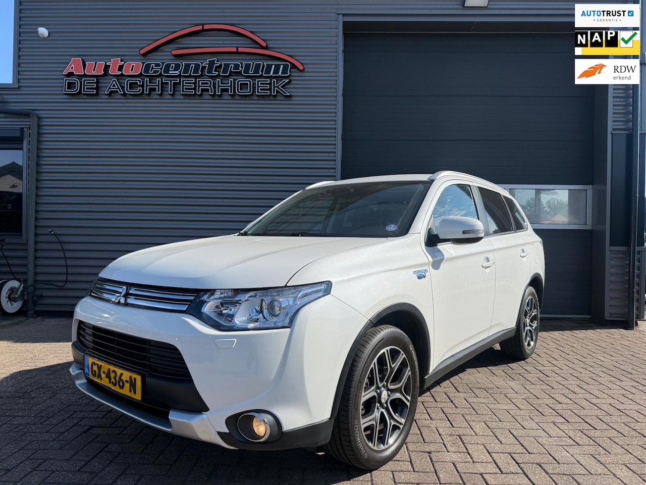 Mitsubishi Outlander - 2.0 PHEV Executive Edition Automaat | Navi | Plug in!! - AutoWereld.nl
