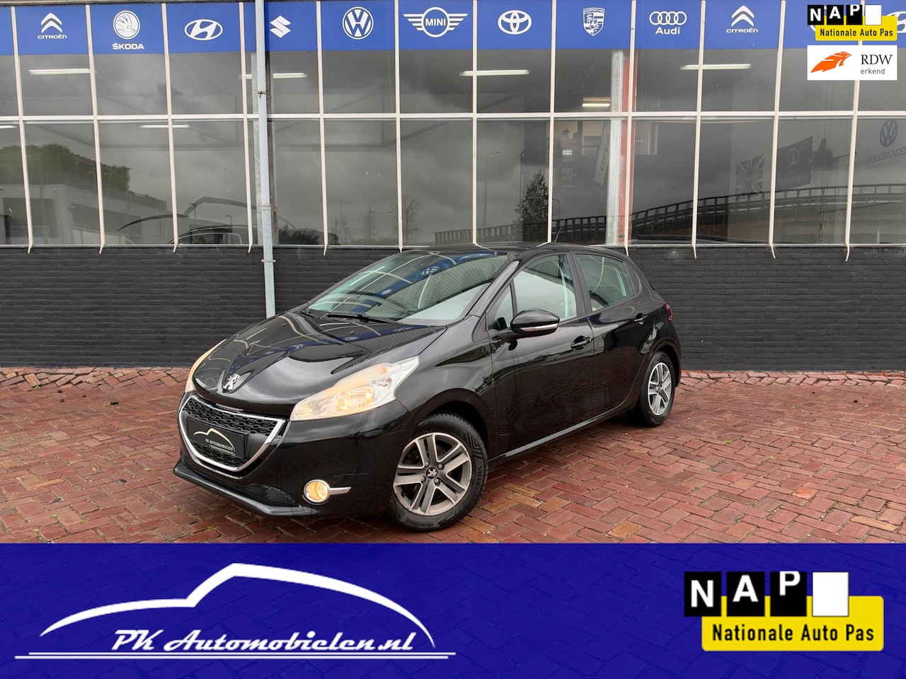 Peugeot 208 - 1.2 VTi Envy **CLIMA + PDC + TREKHAAK** - AutoWereld.nl