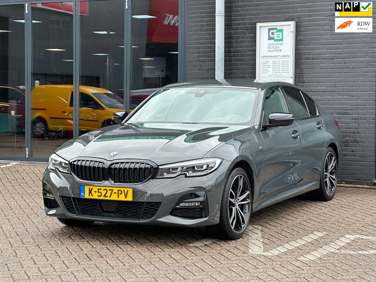 BMW 3-serie - 330e eDrive Edition/M-PAKKET/CAMERA/CARPLAY/NL-AUTO NAP!! - AutoWereld.nl