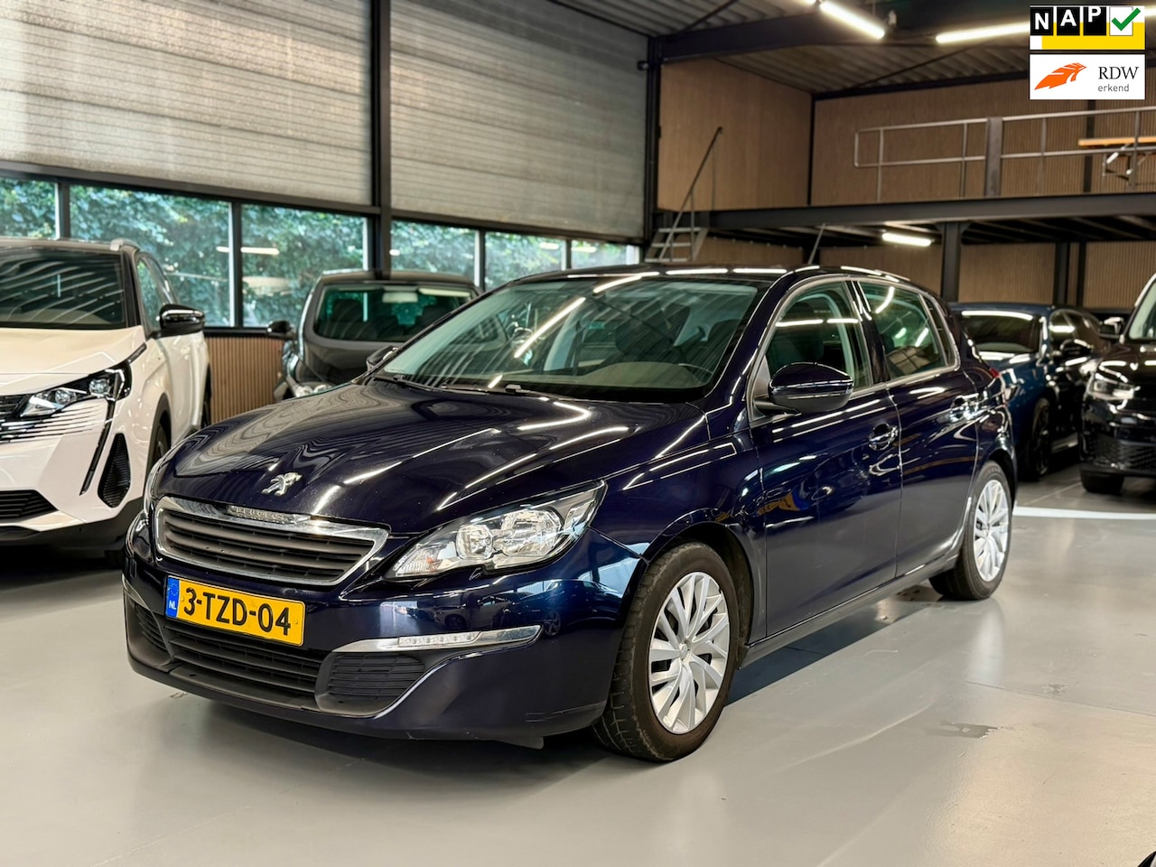 Peugeot 308 - 1.6 BlueHDi Blue Lease Premium Navi l Cruise l - AutoWereld.nl