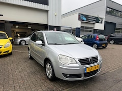 Volkswagen Polo - 1.4-16V Trendline 5 DEURS AIRCO