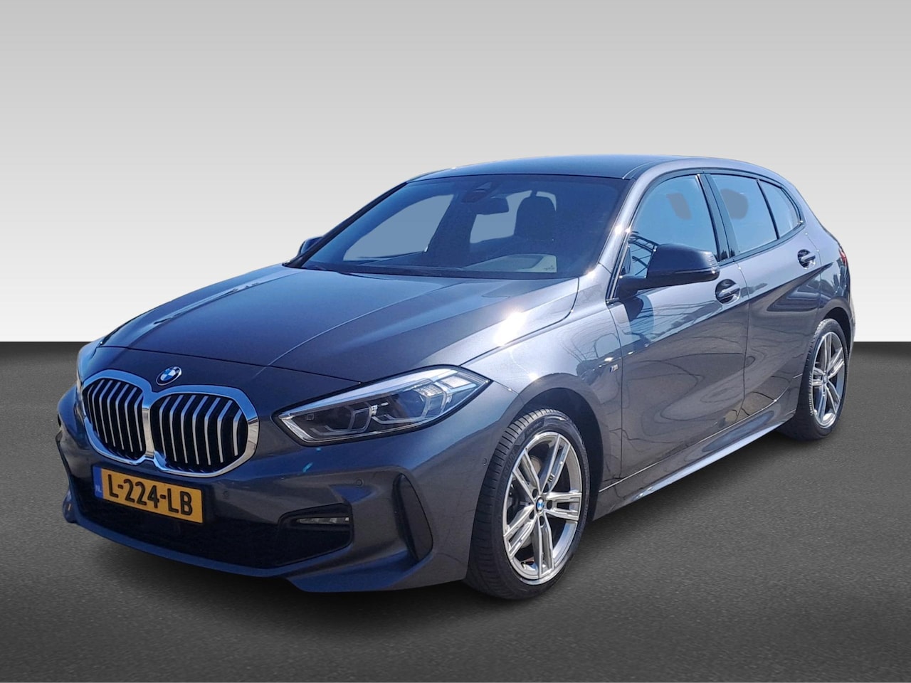BMW 1-serie - 118i Business Edition M-Sport Automaat | Achteruitrijcamera | Boordcomputer | Connected se - AutoWereld.nl