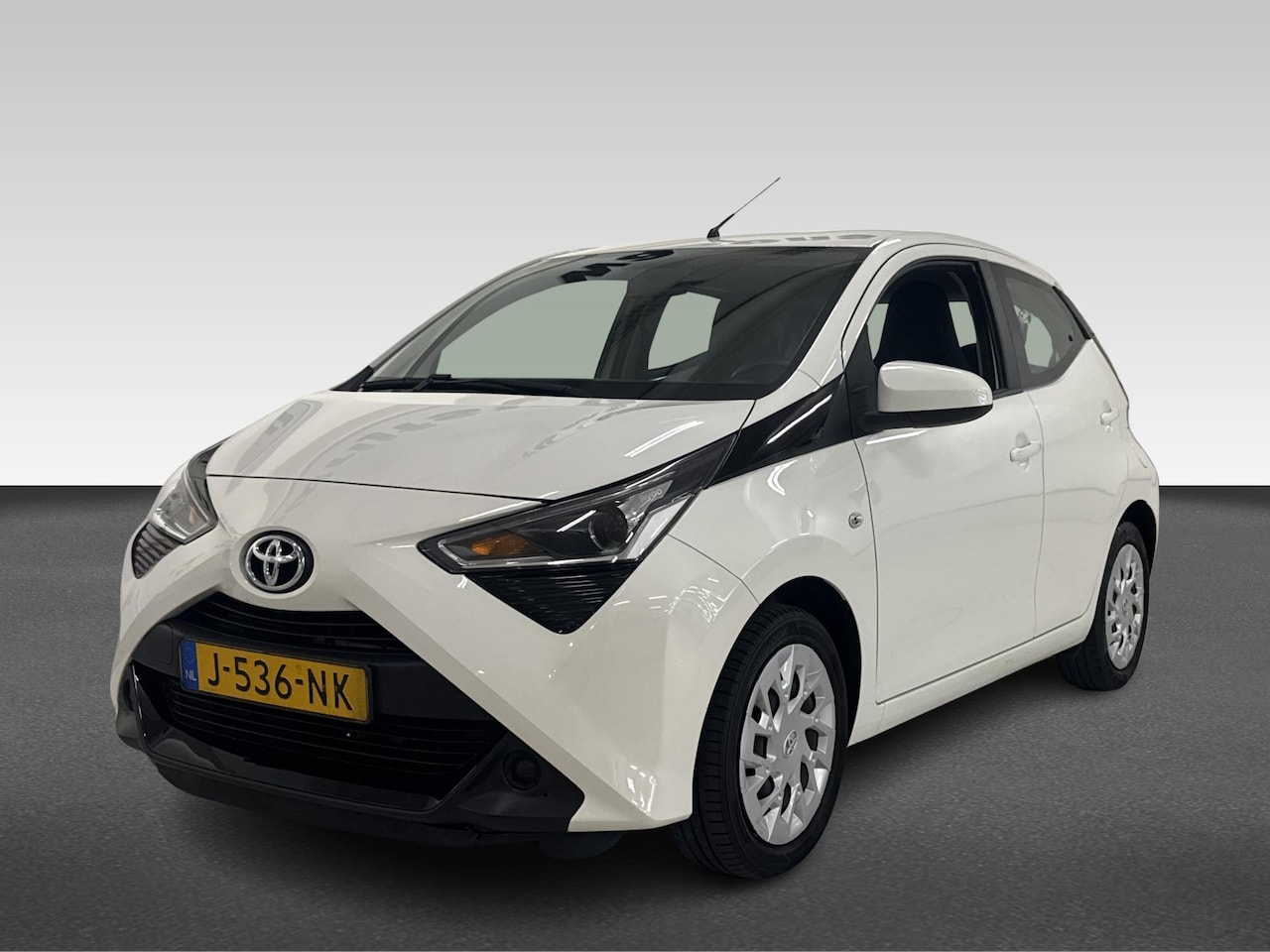 Toyota Aygo - 1.0 VVT-i x-play 1.0 VVT-i x-play - AutoWereld.nl