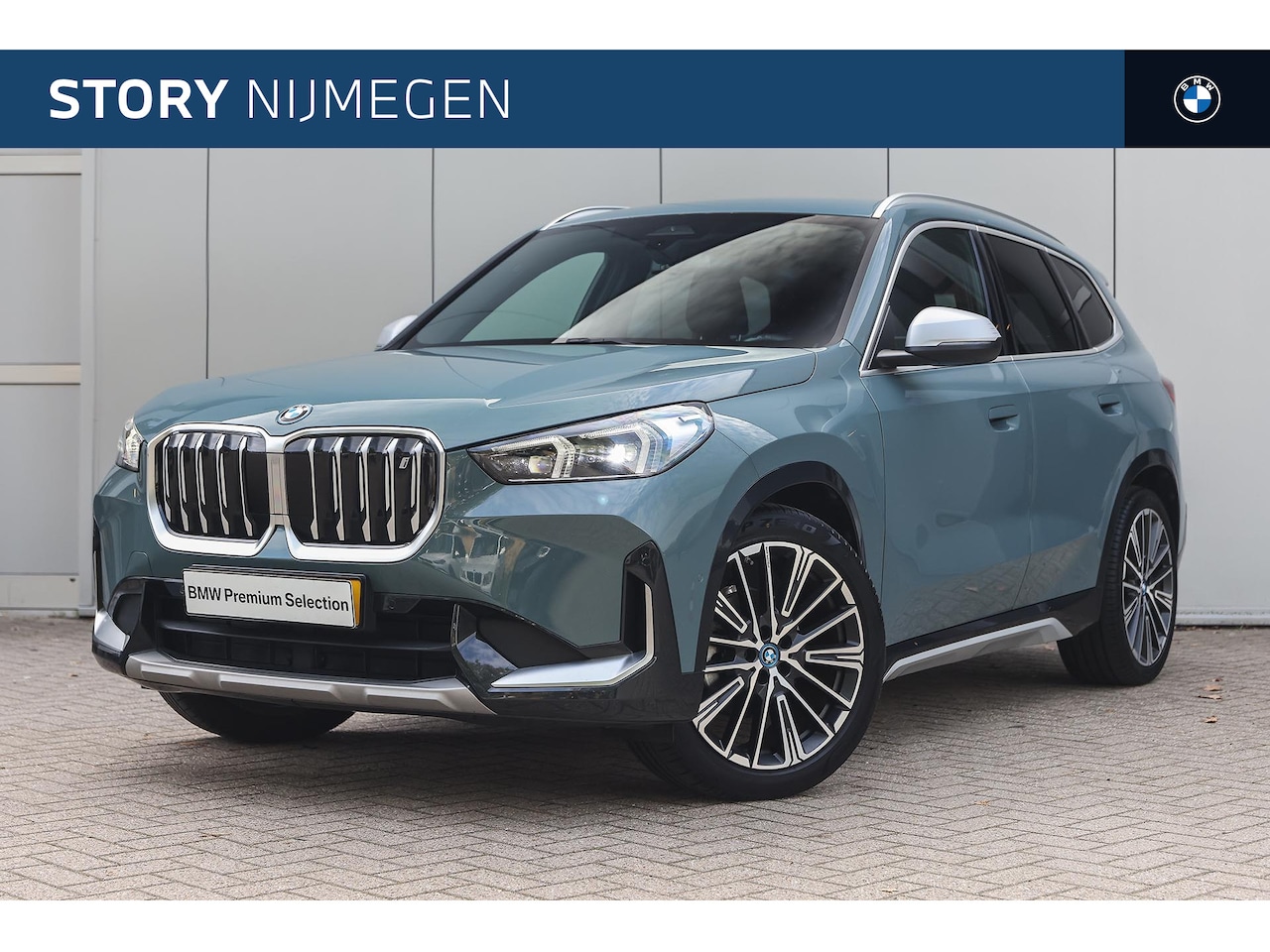 BMW iX1 - eDrive20 xLine / Sportstoelen / Comfort Access / Achteruitrijcamera / Harman Kardon / Adap - AutoWereld.nl