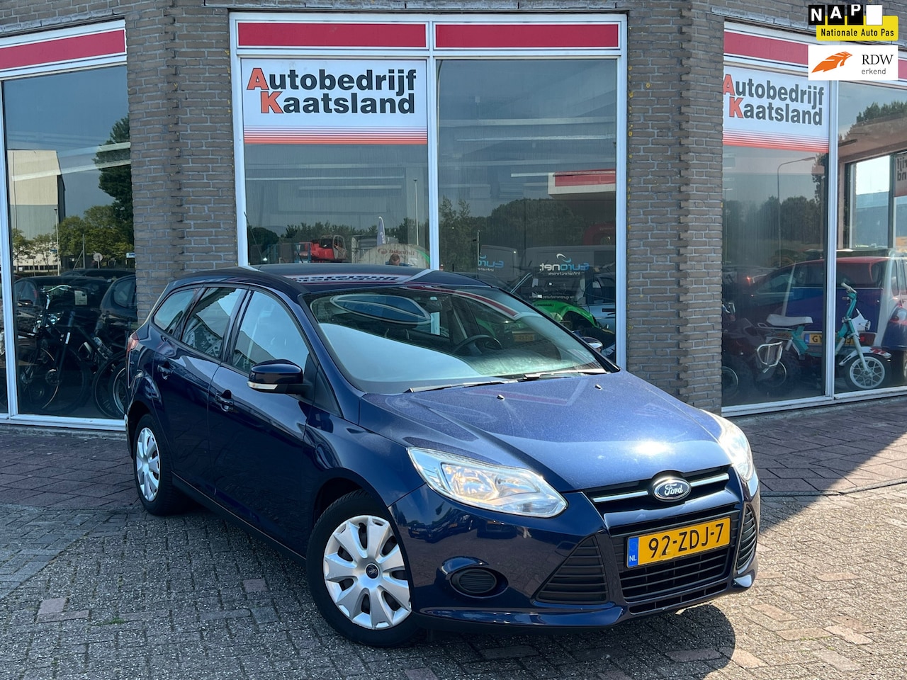 Ford Focus Wagon - 1.0 EcoBoost Lease Trend - Navi - PDC - Airco - 2012 - AutoWereld.nl