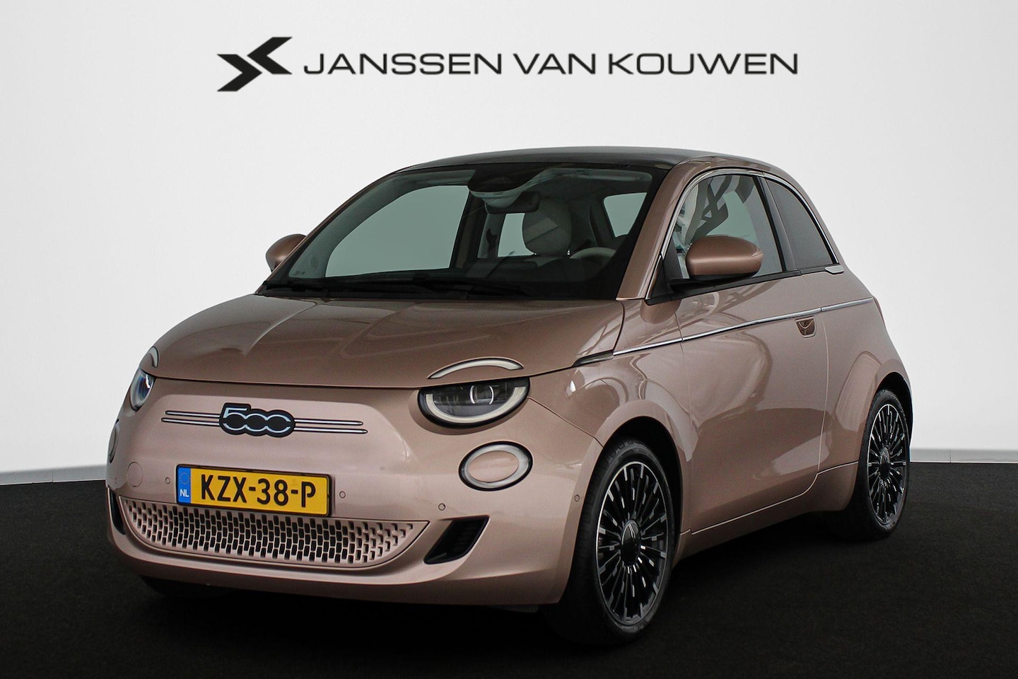 Fiat 500 - La Prima 42 kWh Pano Leder Stoelverwarming JBL Camera Apple CarPlay - AutoWereld.nl