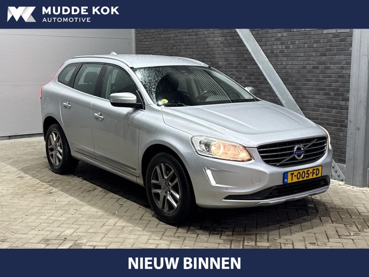 Volvo XC60 - 2.0 D3 FWD Momentum | Trekhaak | Leder | Memory | Cruise Control | Navigatie | Verwarmbare - AutoWereld.nl