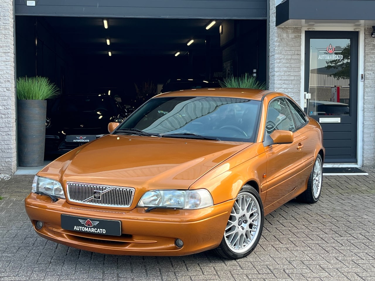 Volvo C70 Coupé - 2.3 T-5 Tourer Automaat | 241 PK | Saffron Metallic | 18 INCH BBS Triton | Orig. NL | Youn - AutoWereld.nl