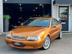 Volvo C70 Coupé - 2.3 T-5 Tourer Automaat | 241 PK | Saffron Metallic | 18 INCH BBS Triton | Orig. NL | Youn