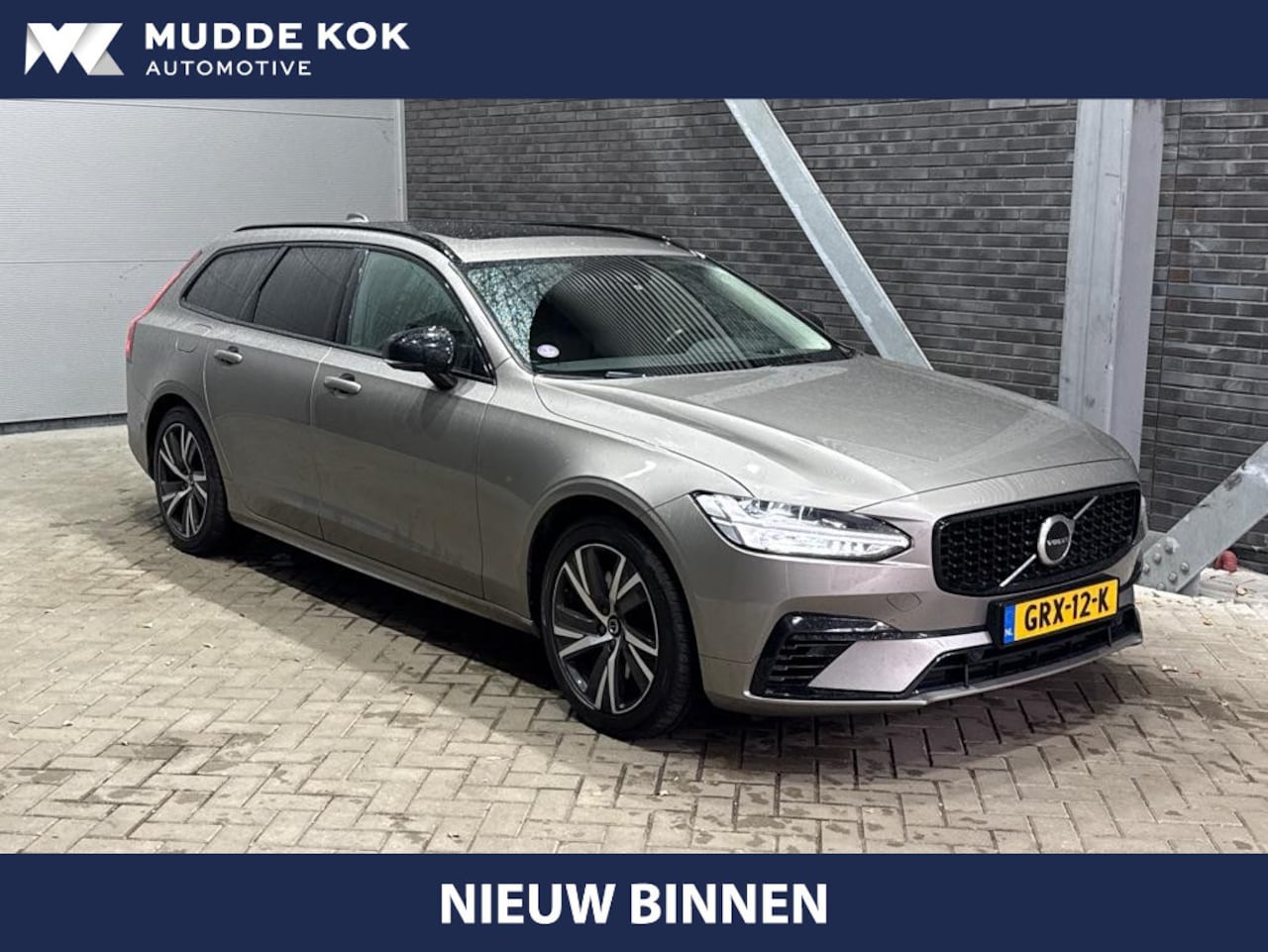 Volvo V90 - 2.0 T6 AWD R-Design | Panoramadak | Head-Up | Pilot Assist | Camera | Stoel+Stuurverwarmin - AutoWereld.nl