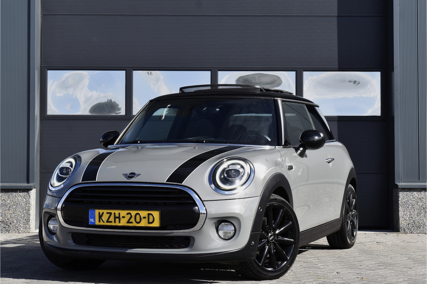 MINI 3-Deurs - 1.5 Cooper Chili Automaat Pano - Carplay - Cruise - AutoWereld.nl