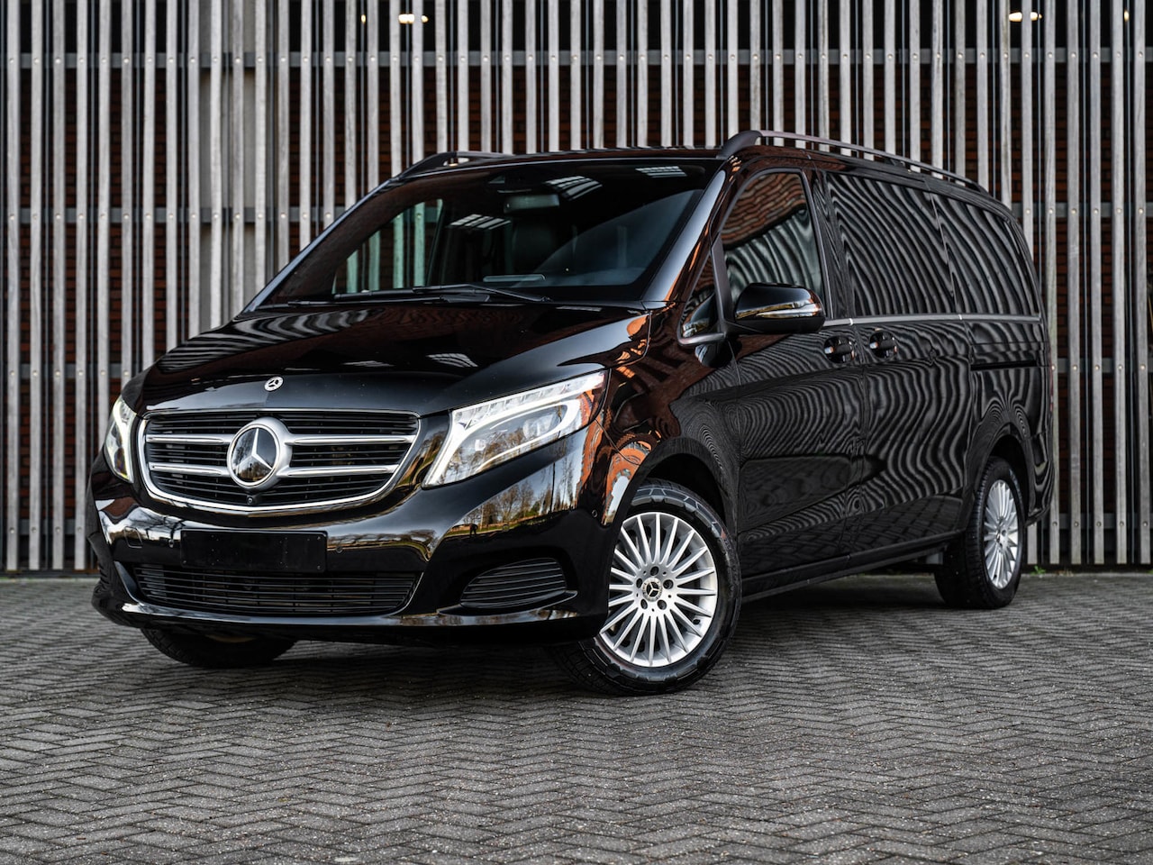 Mercedes-Benz V-klasse - 220d AUT. 4-MATIC 7-Pers. |EX BPM|Leder|MemorySeats|360-cam|Stoelventilatie/Verw.|Elek.Deu - AutoWereld.nl