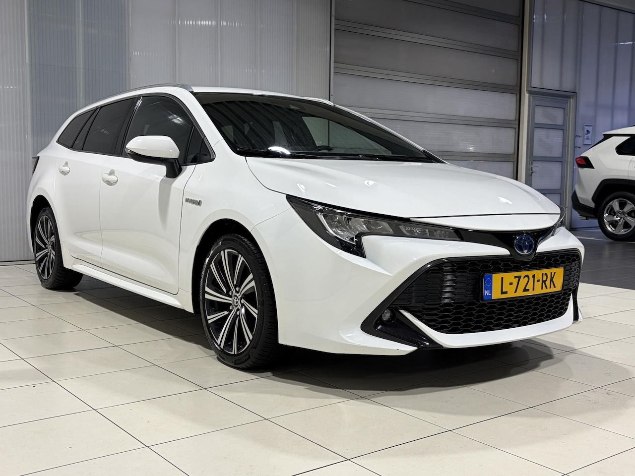 Toyota Corolla Touring Sports - 1.8 Hybrid Business Plus Stoelverwarming Voor, Camera, Apple Carplay/Android Auto, 1e Eige - AutoWereld.nl