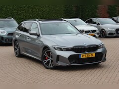 BMW 3-serie Touring - 330e / SoH 88, 5% / Trekhaak / Panoramadak / Camera / Head-up / 18'' / Keyless / Laser LED