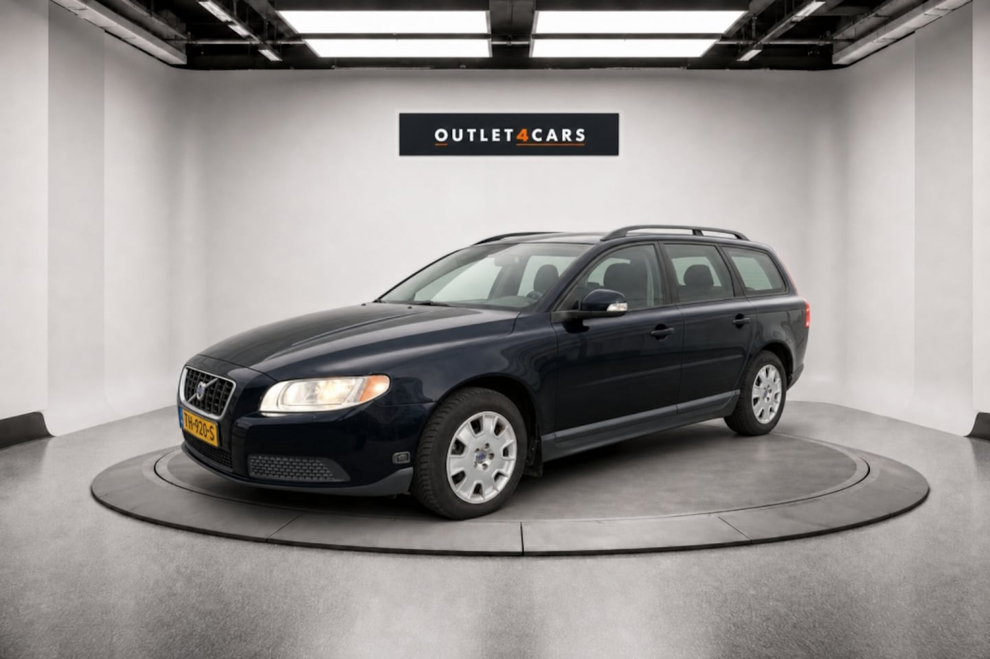 Volvo V70 - 2.0F | Youngtimer | BTW Auto | - AutoWereld.nl