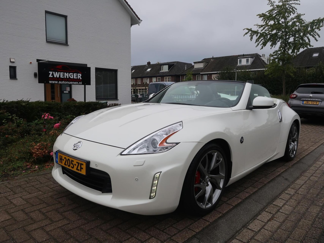 Nissan 370Z Roadster - 3.7 V6 AUT F-1 FACELIFT|STOELKOELING|NAVIGATIE|AKRAPOVIC|CAMERA|DEALER ONDERHOUDEN|ZEER MO - AutoWereld.nl