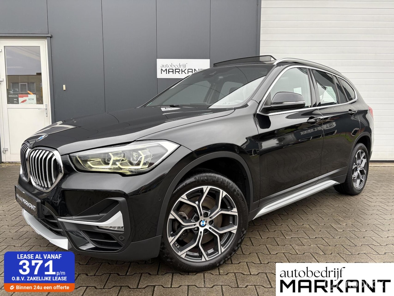 BMW X1 - 20i sDrive Panorama / HUD / Trekhaak / Leder / LM 18" - AutoWereld.nl
